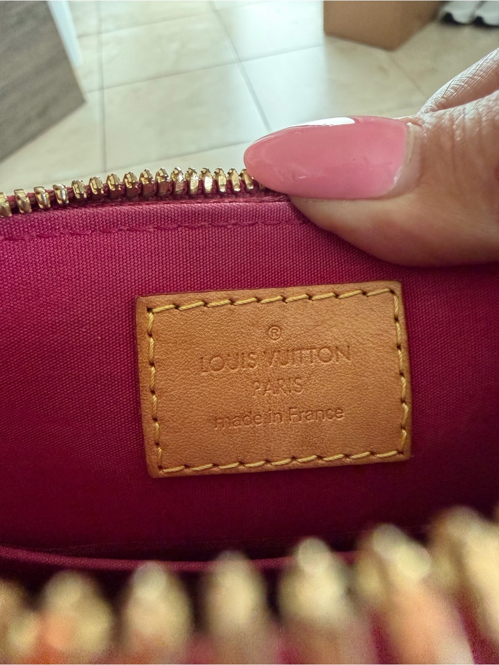 Louis Vuitton Rose Indian mono Vernis Alma BB w strap pre-owned. Still gorgeous - Picture 7 of 15